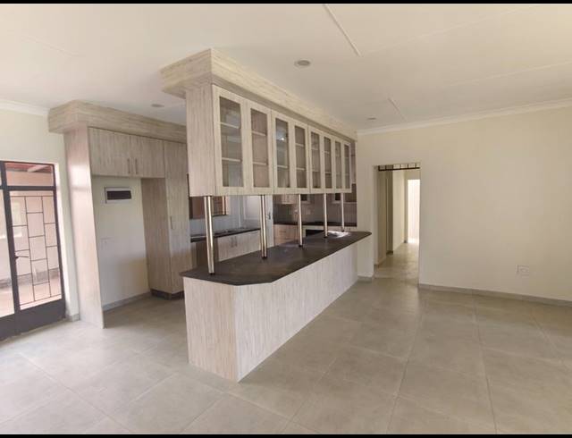 4 BEDROOM HOUSE FOR SALE IN SINOVILLE